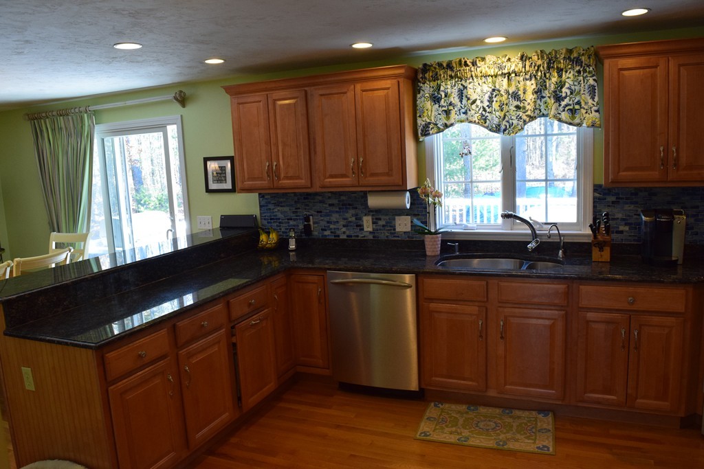 46 Boxberry Drive Rochester, MA 02770 - Photo 7 of 30