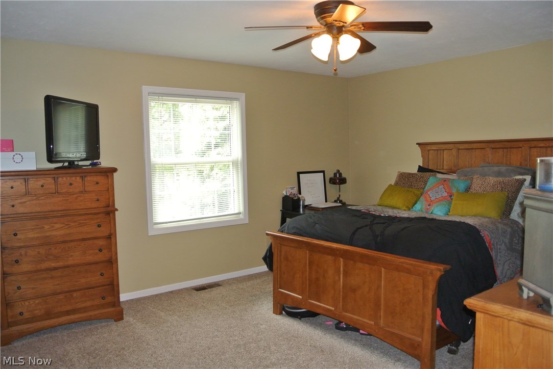 1617 Arndale Road Stow, OH 44224 - Photo 13 of 32 1615 Bedroom