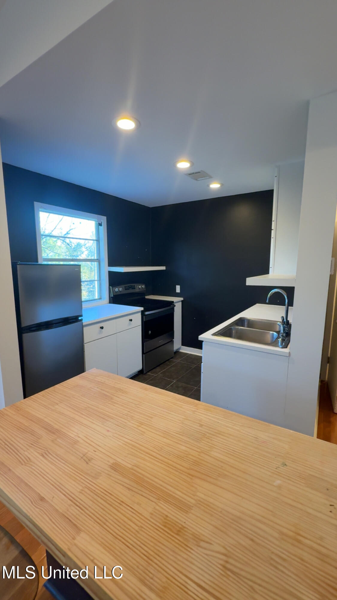 1021 Monroe Street Jackson, MS 39202 - Photo 7 of 24 IMG_6253