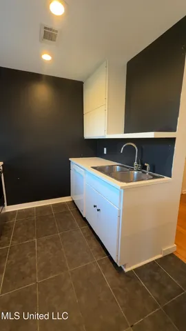 $1,075 | 1021 Monroe Street, Jackson, MS 39202