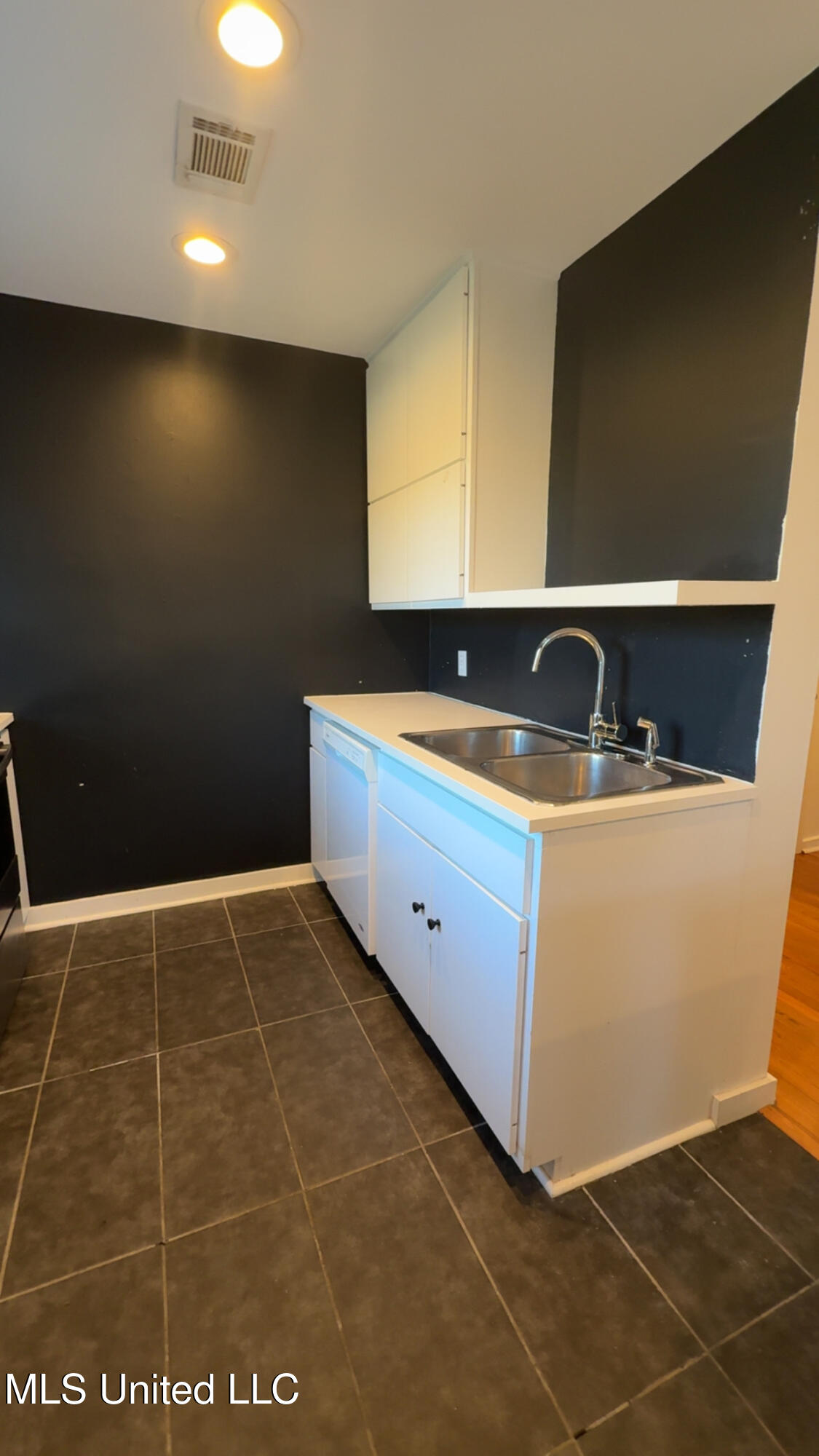 1021 Monroe Street Jackson, MS 39202 - Photo 8 of 24 IMG_6255