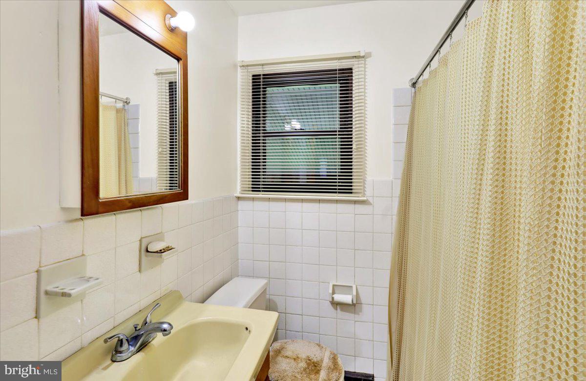 1242 Commonwealth Boulevard Reading, PA 19607 - Photo 15 of 29