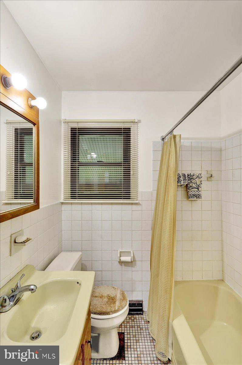 1242 Commonwealth Boulevard Reading, PA 19607 - Photo 16 of 29