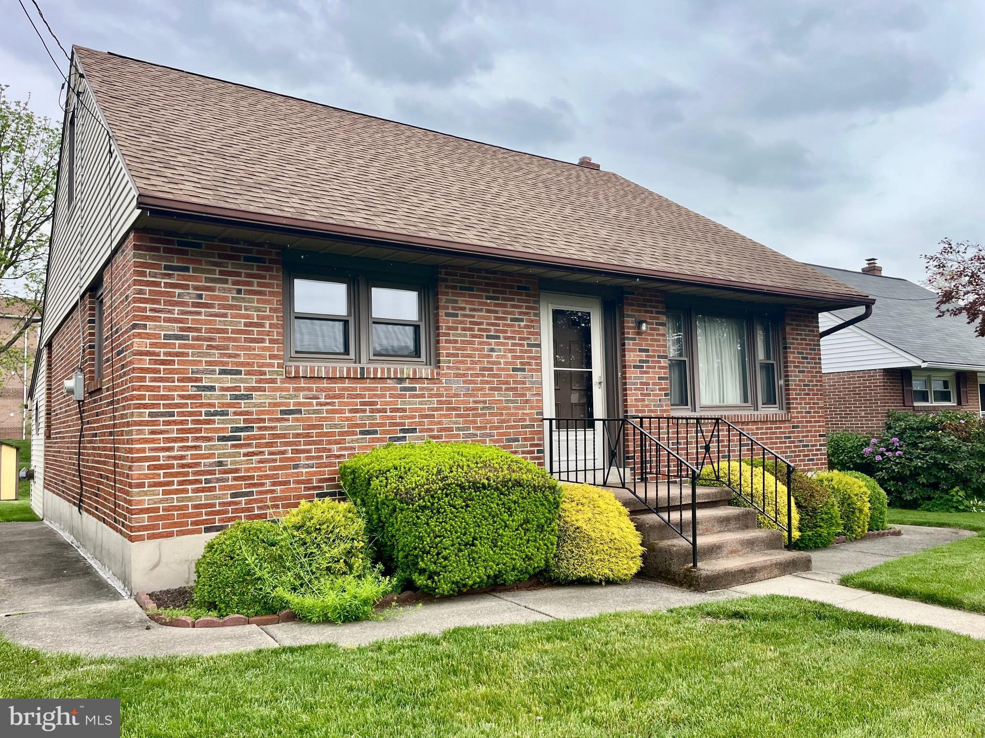 1242 Commonwealth Boulevard Reading, PA 19607 - Photo 4 of 29