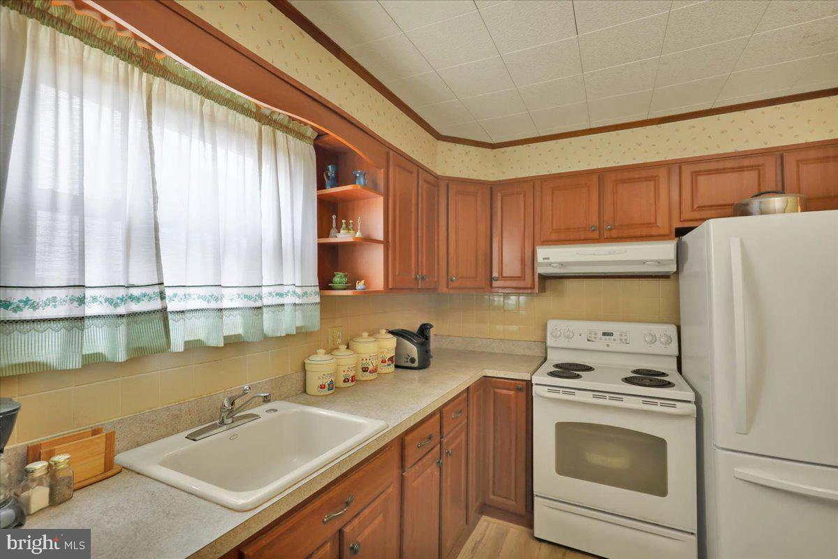 1242 Commonwealth Boulevard Reading, PA 19607 - Photo 10 of 29