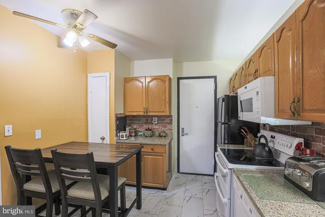 a view of a kitchen area