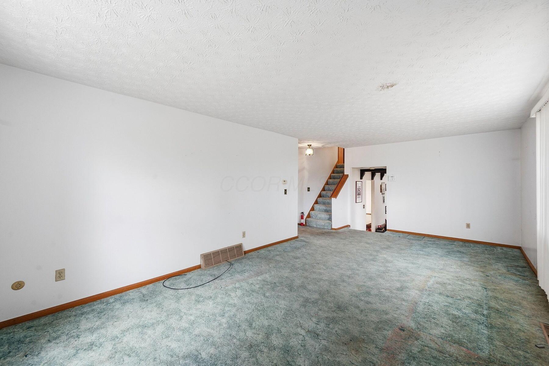 6943 Harlem Road Westerville, OH 43082 - Photo 25 of 57 Dining Room