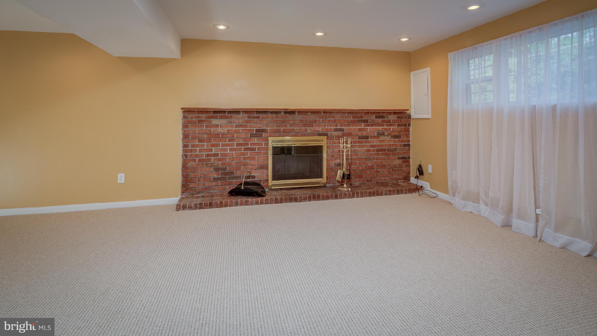 15501 Livingston Road Accokeek, MD 20607 - Photo 21 of 28 Family Room