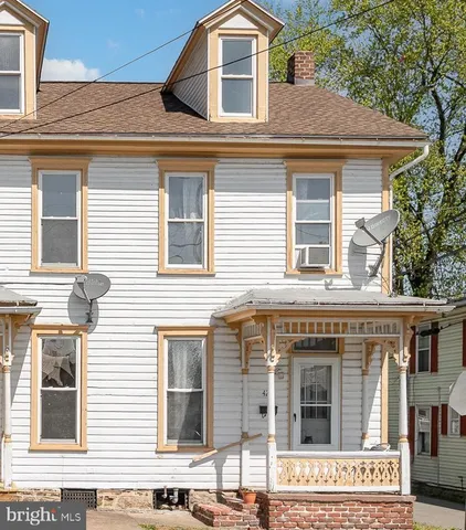 $1,300 | 422 Mulberry Street, Newport, PA 17074