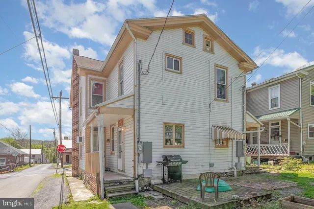 $1,300 | 422 Mulberry Street, Newport, PA 17074