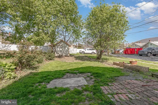 $1,300 | 422 Mulberry Street, Newport, PA 17074