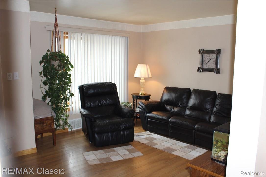 7986 Pelham Road Taylor, MI 48180 - Photo 2 of 10 IMG_6821.JPG