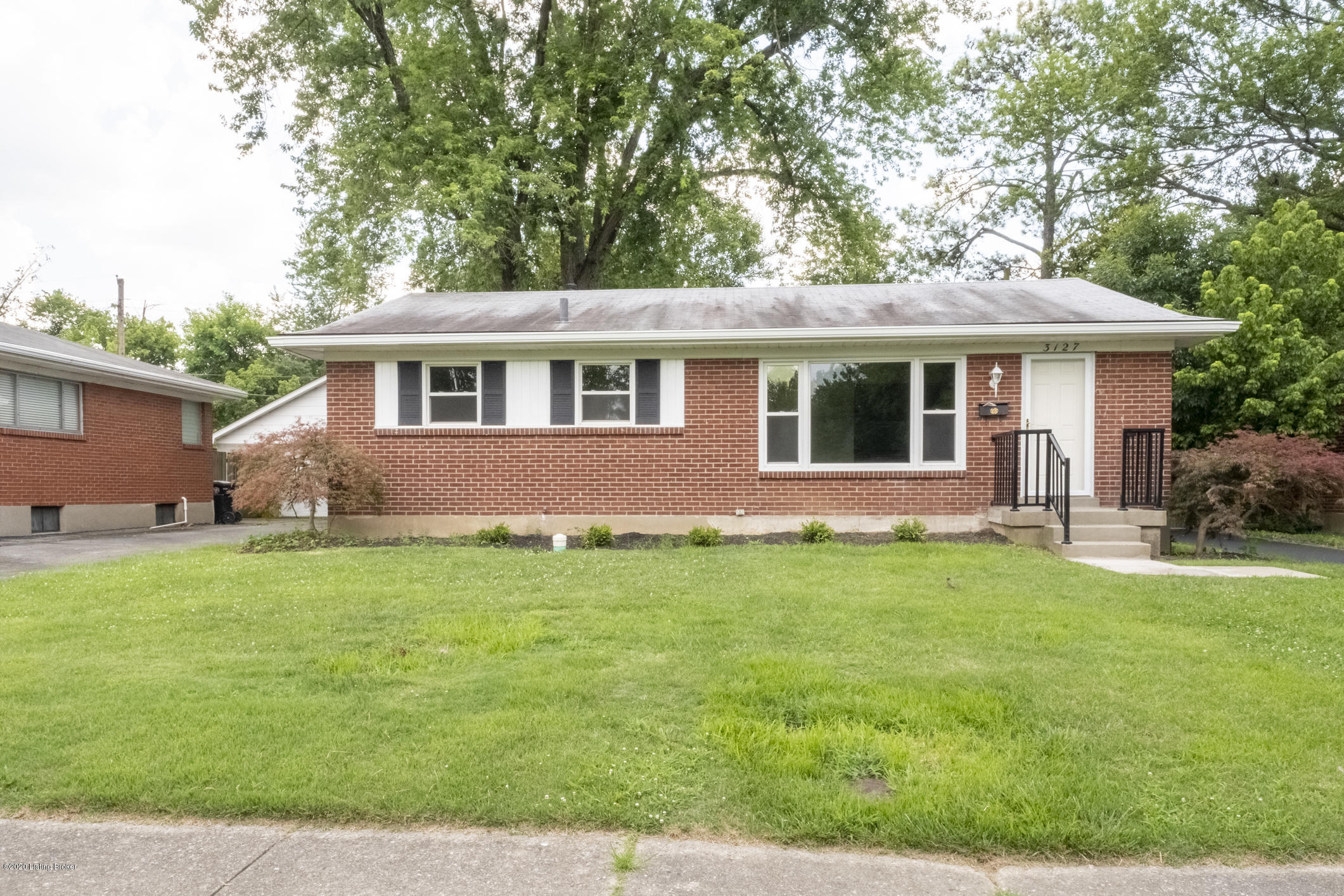 3127 Talisman Road Louisville, KY 40220 - Photo 2 of 28 3127 Talisman Rd-1010