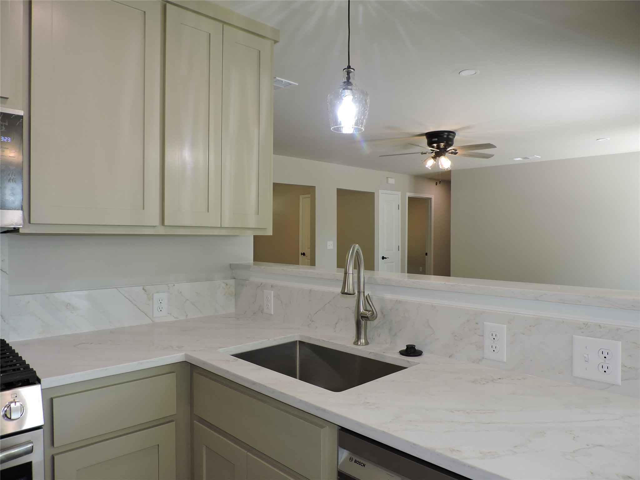 6908 Rufus Drive Austin, TX 78752 - Photo 5 of 33