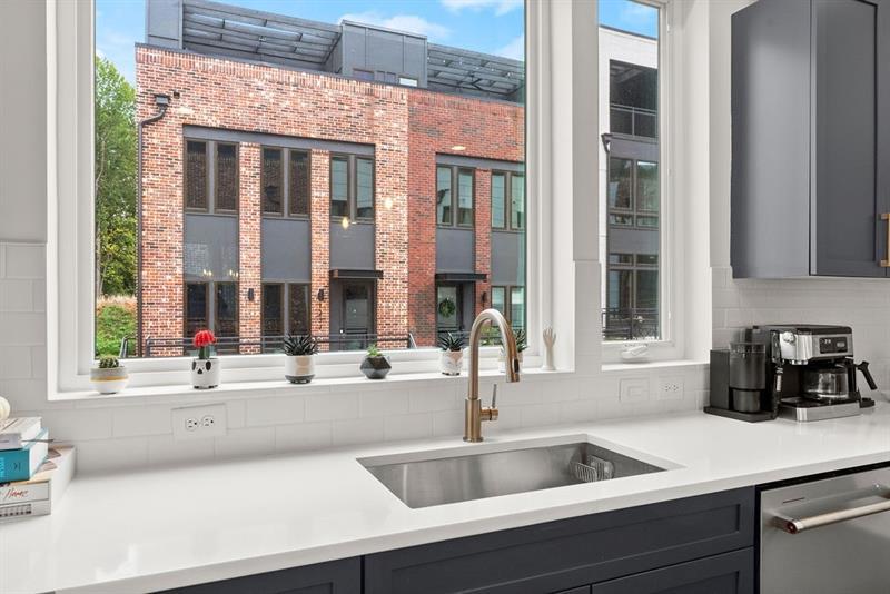 1256 Chelsea Circle Northwest Atlanta, GA 30318 - Photo 12 of 52