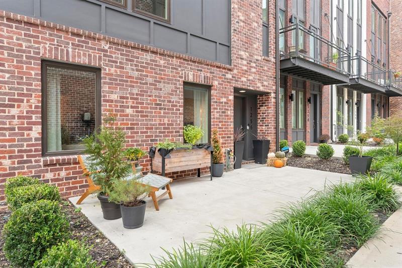 1256 Chelsea Circle Northwest Atlanta, GA 30318 - Photo 3 of 52