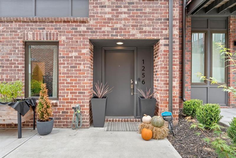 1256 Chelsea Circle Northwest Atlanta, GA 30318 - Photo 4 of 52