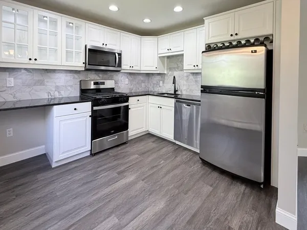 $2,500 | 19 Fernview Avenue, Unit 6, North Andover, MA 01845