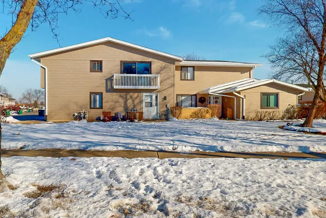 $274,900 | 199 Duxbury Court, Unit D, Bloomingdale, IL 60108