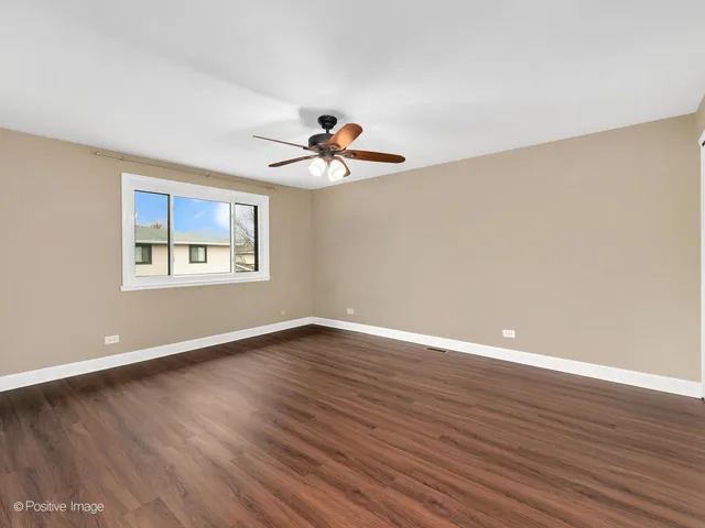 $269,900 | 199 Duxbury Court, Unit D, Bloomingdale, IL 60108