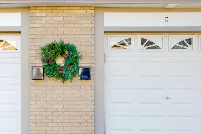 $274,900 | 199 Duxbury Court, Unit D, Bloomingdale, IL 60108