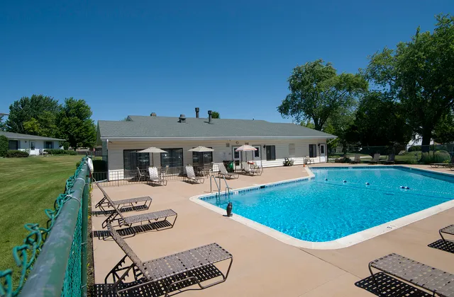 $274,900 | 199 Duxbury Court, Unit D, Bloomingdale, IL 60108