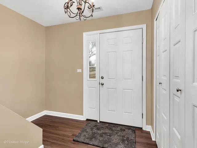 $269,900 | 199 Duxbury Court, Unit D, Bloomingdale, IL 60108