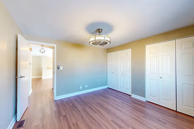 $274,900 | 199 Duxbury Court, Unit D, Bloomingdale, IL 60108