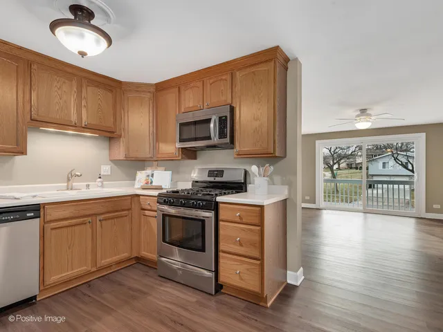 $269,900 | 199 Duxbury Court, Unit D, Bloomingdale, IL 60108