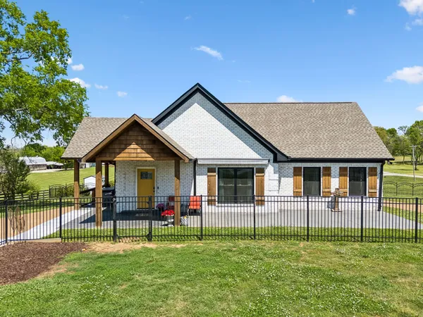 $874,900 | 2104 Williamsport Pike, Columbia, TN 38401