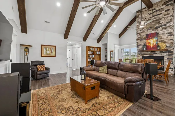 $874,900 | 2104 Williamsport Pike, Columbia, TN 38401