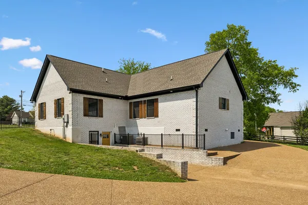 $874,900 | 2104 Williamsport Pike, Columbia, TN 38401
