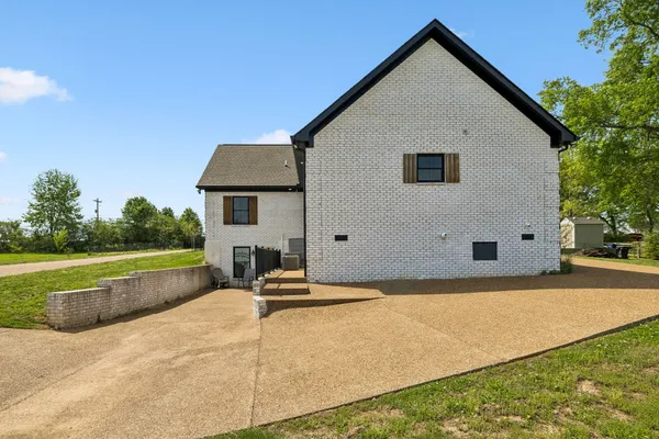 $874,900 | 2104 Williamsport Pike, Columbia, TN 38401
