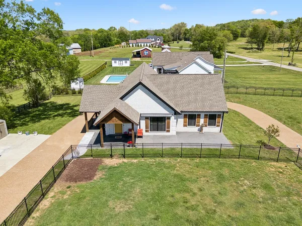 $874,900 | 2104 Williamsport Pike, Columbia, TN 38401