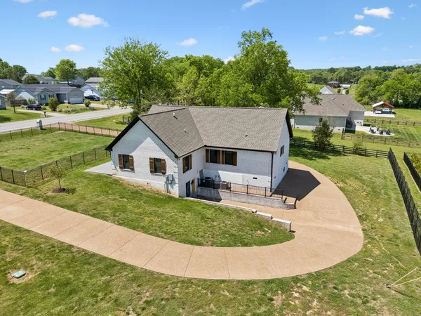 $874,900 | 2104 Williamsport Pike, Columbia, TN 38401