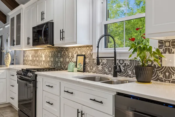 $874,900 | 2104 Williamsport Pike, Columbia, TN 38401