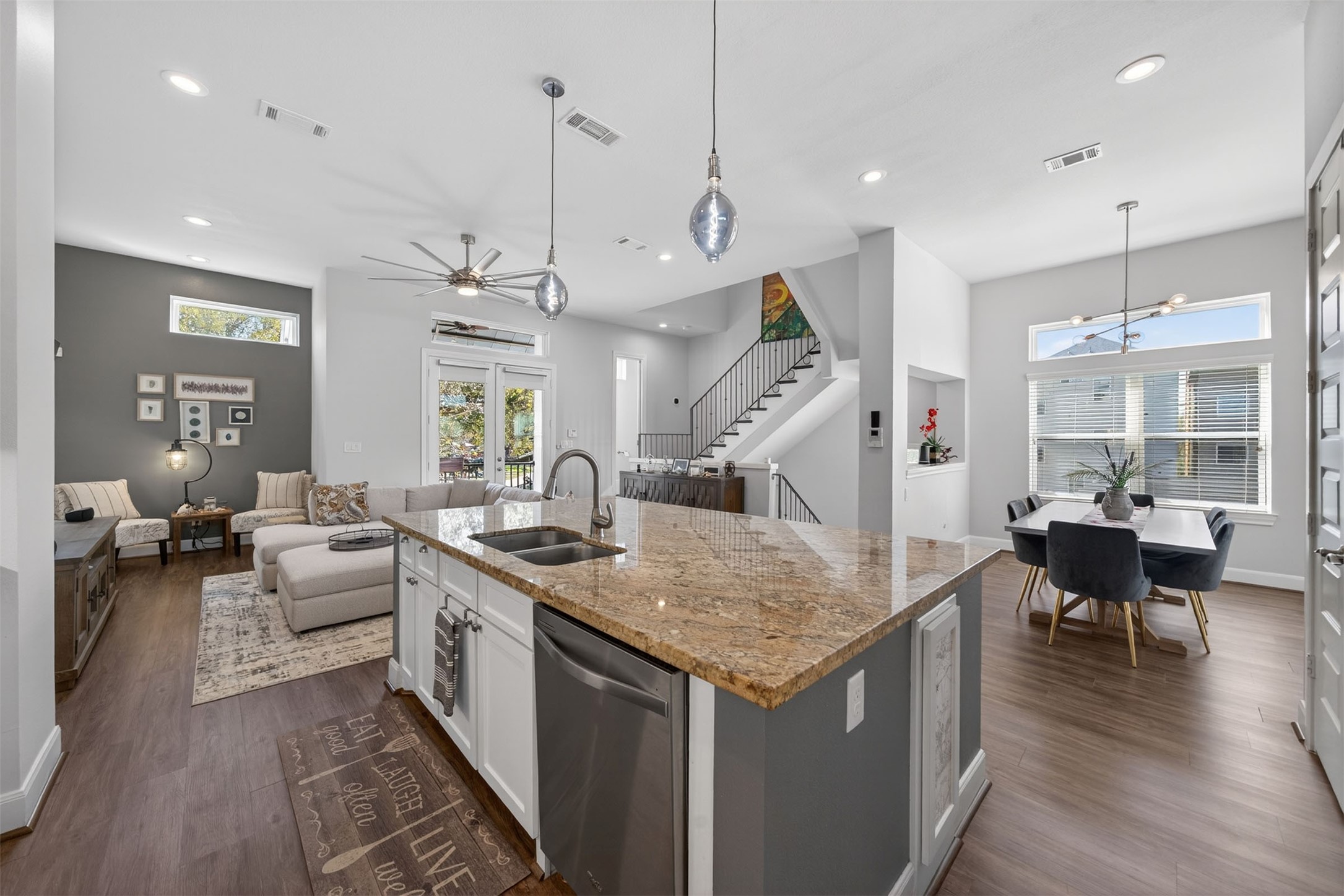 3347 Kilgore Street Houston, TX 77021 - Photo 11 of 32 The stainless steel appliances and granite countertops really make the kitchen stand out