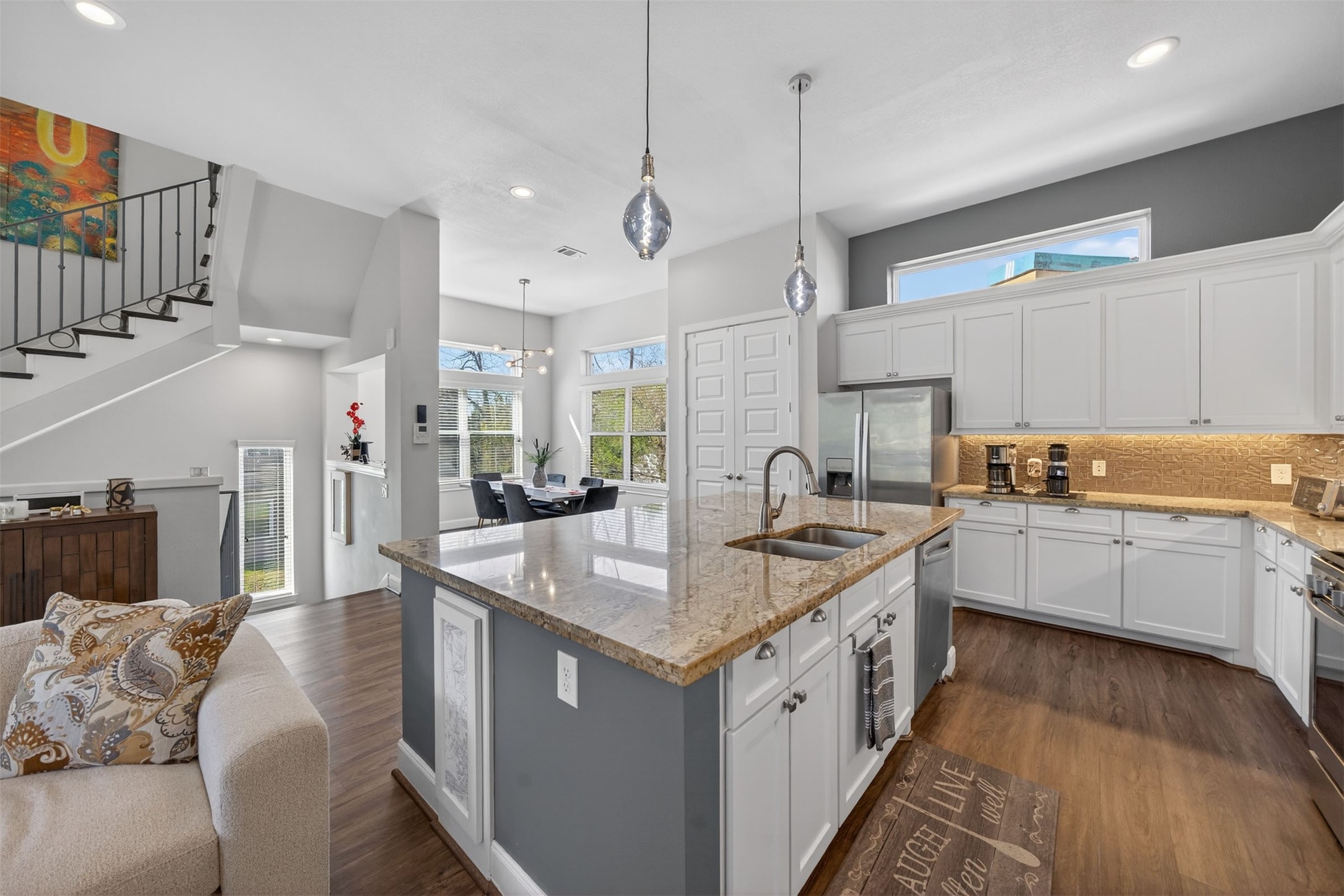 3347 Kilgore Street Houston, TX 77021 - Photo 12 of 32 Complete with under cabinet lighting!