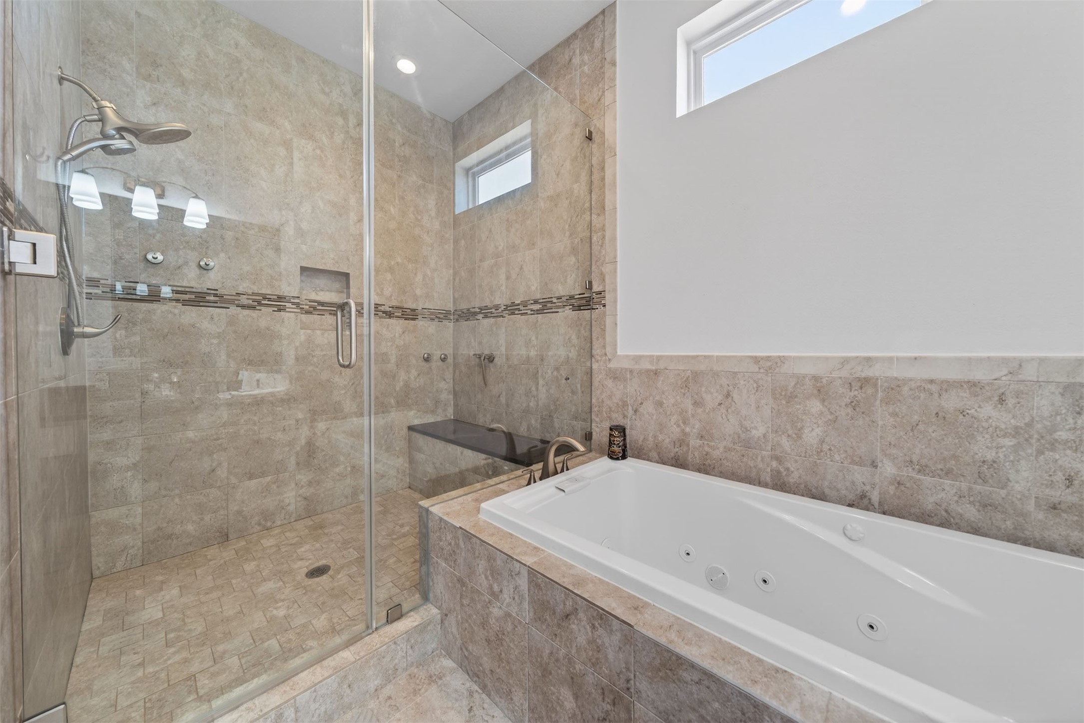 3347 Kilgore Street Houston, TX 77021 - Photo 18 of 32 The bathroom also features a separate tub and shower