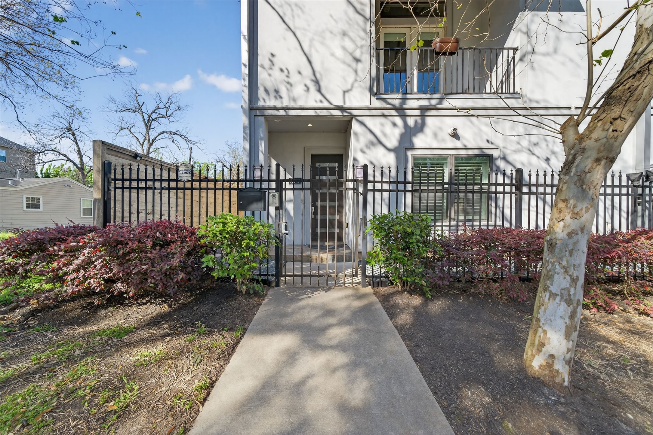 3347 Kilgore Street Houston, TX 77021 - Photo 32 of 32 The gated front and back entry allow for convenience and safety