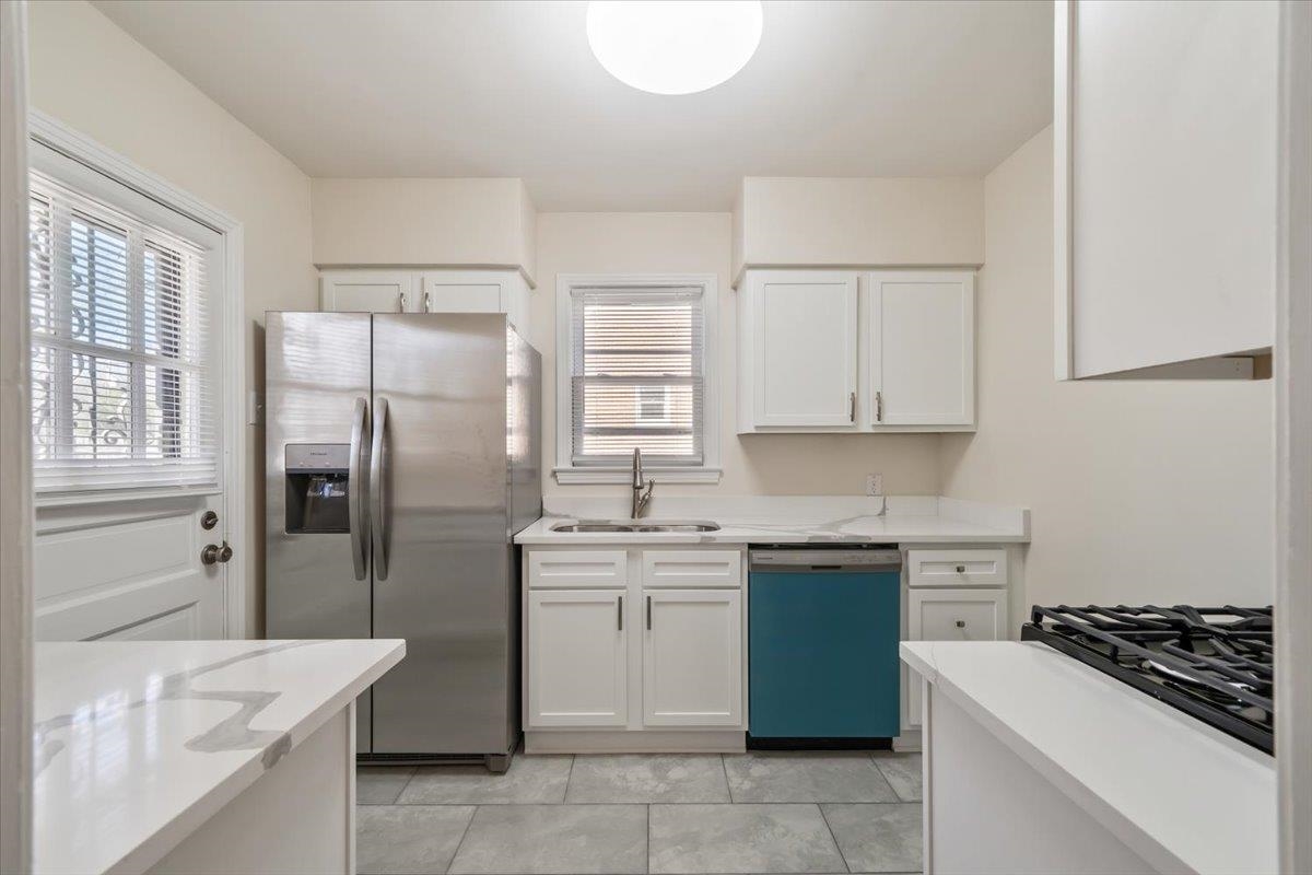 753 Ivy Road Memphis, TN 38117 - Photo 13 of 25 a kitchen with a stove sink and refrigerator