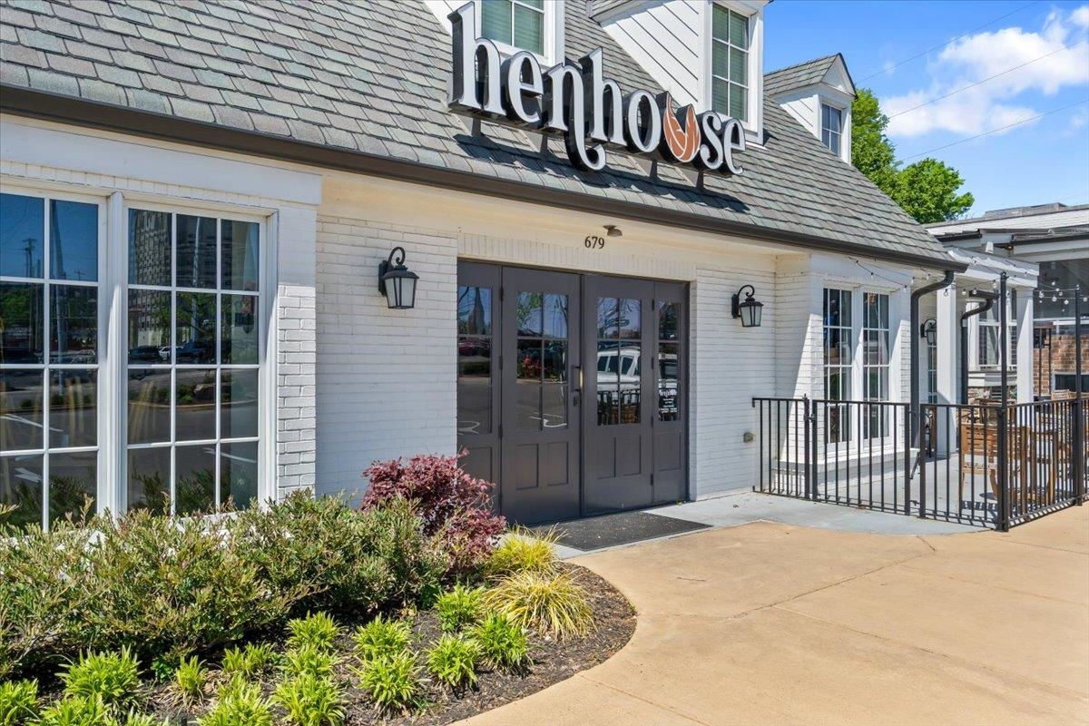 753 Ivy Road Memphis, TN 38117 - Photo 25 of 25 a front view of a house with a garden