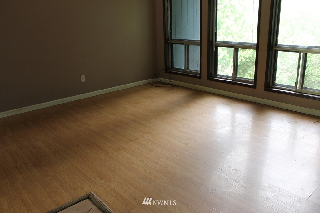 913 Olson Road Longview, WA 98632 - Photo 3 of 17 Gallery Image 3