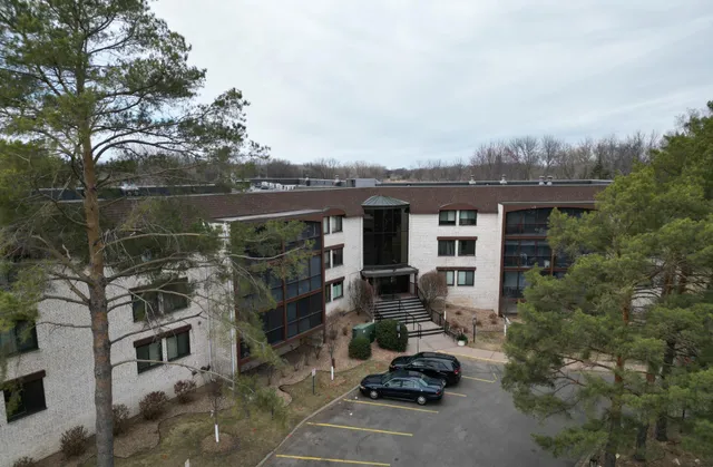 $149,900 | 4710 58th Avenue North, Unit 301, Crystal, MN 55429