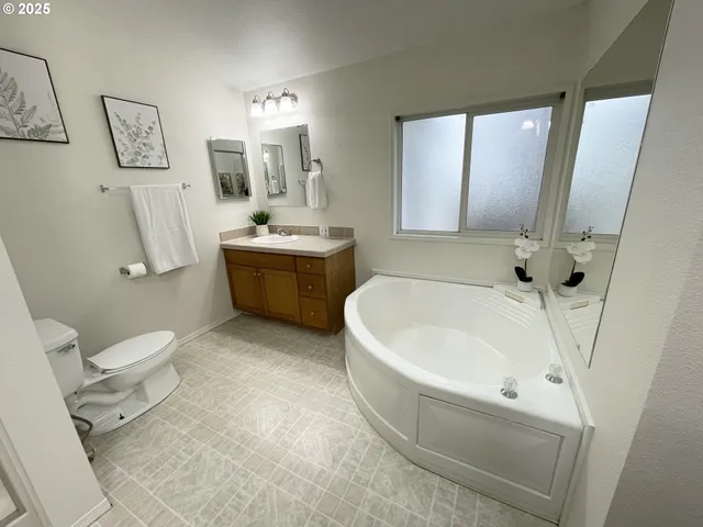 $699,999 | 4445 Blueberry Lane Northeast, Salem, OR 97305