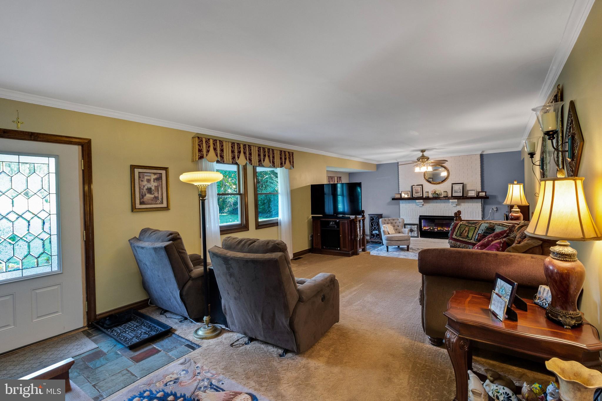 313 Heritage Road Sewell, NJ 08080 - Photo 2 of 40