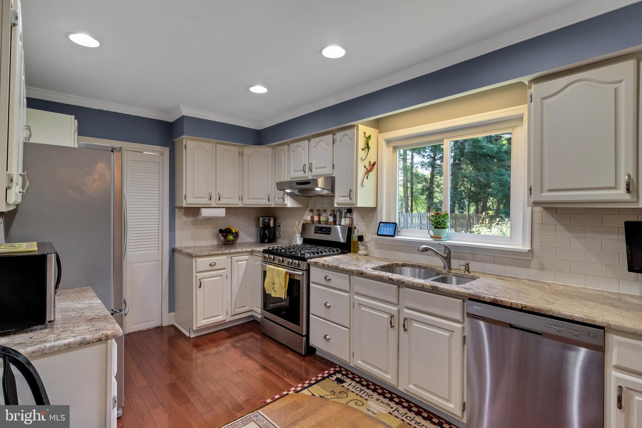 313 Heritage Road Sewell, NJ 08080 - Photo 11 of 40
