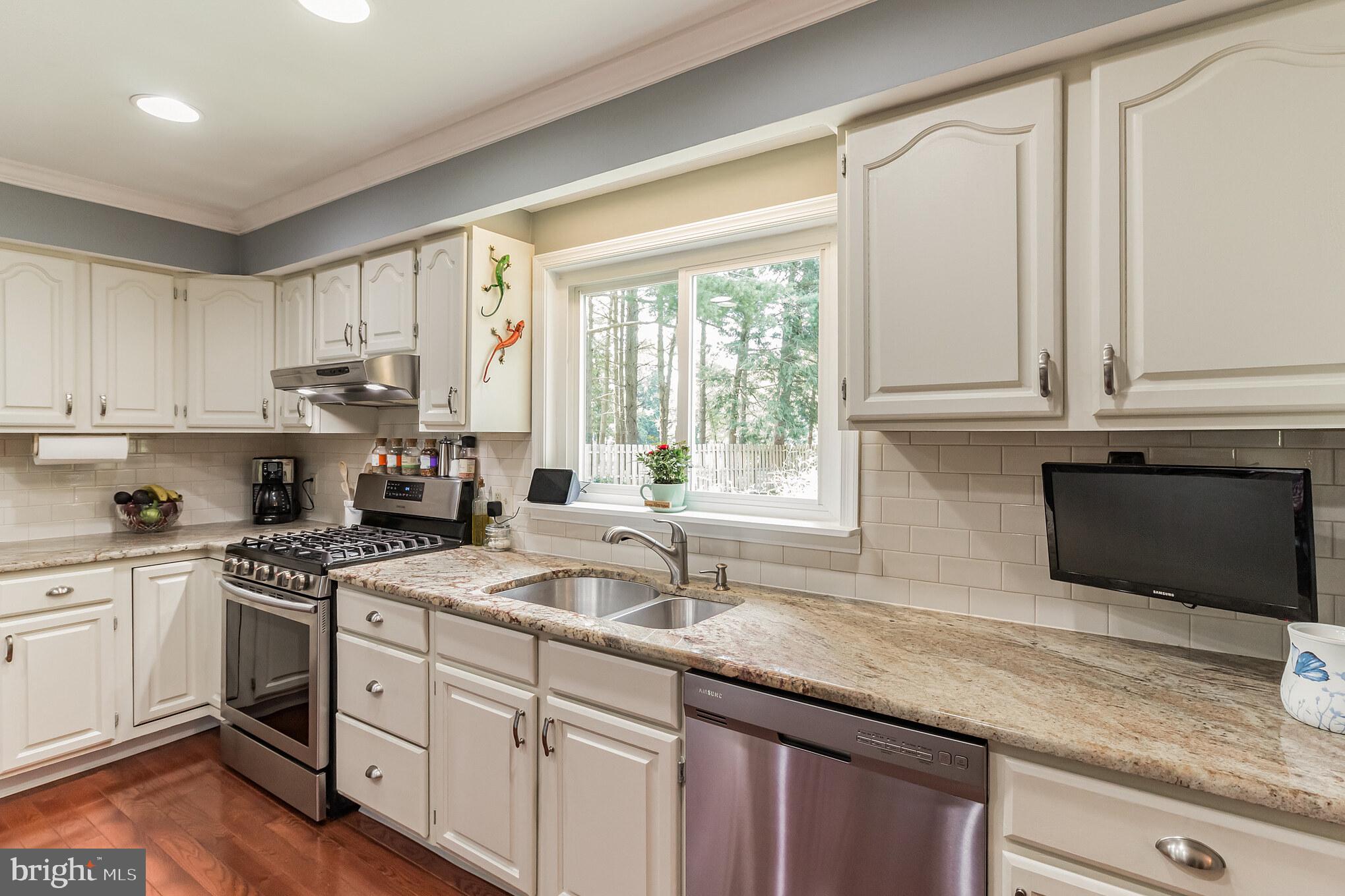 313 Heritage Road Sewell, NJ 08080 - Photo 7 of 40
