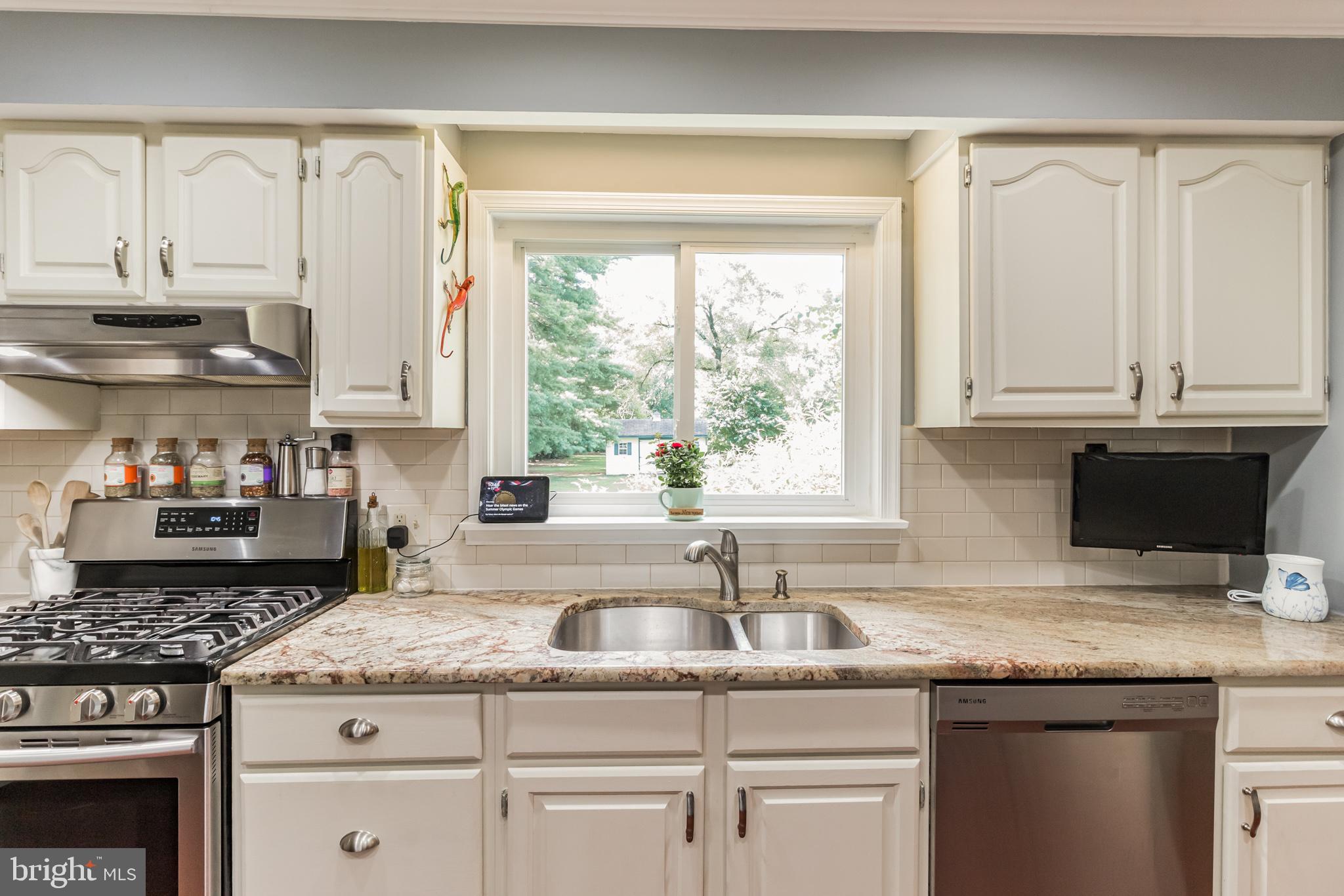 313 Heritage Road Sewell, NJ 08080 - Photo 8 of 40
