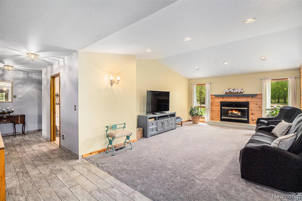 7031 Munsell Road Howell, MI 48843 - Photo 7 of 39